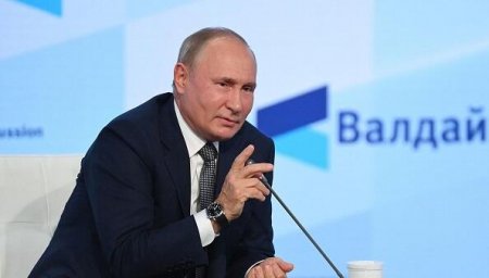 Putin səs-küylü "Çılpaq gecə"dən danışdı