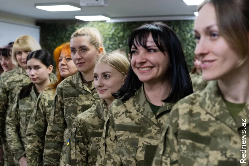 Ukraynada qadınlarla kişilərin...