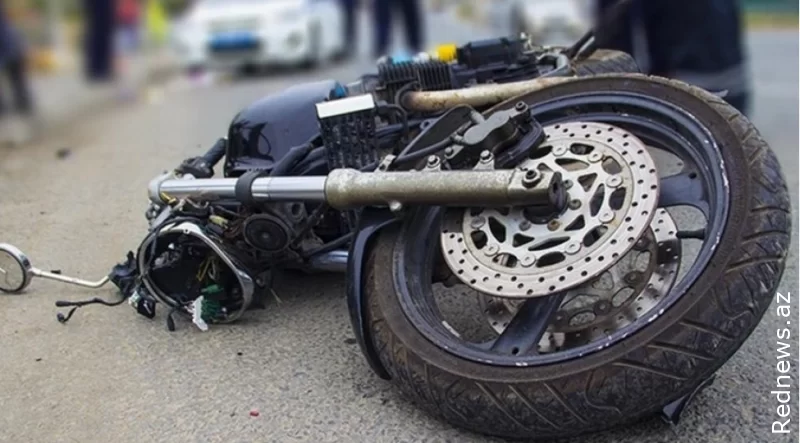57 yaşlı motosikletçi qəzaya düşdü